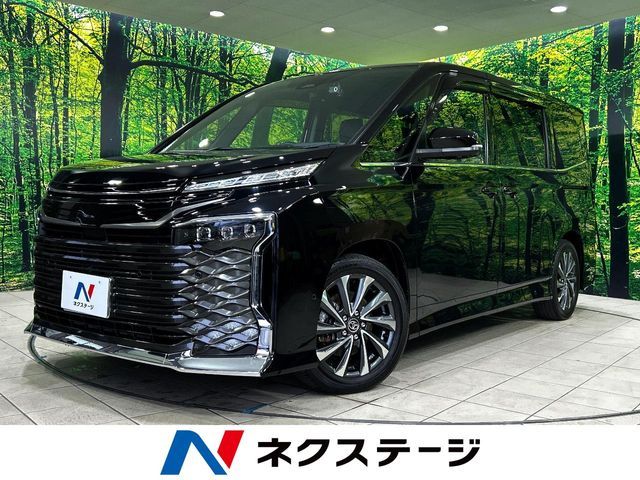 TOYOTA VOXY HYBRID 2023