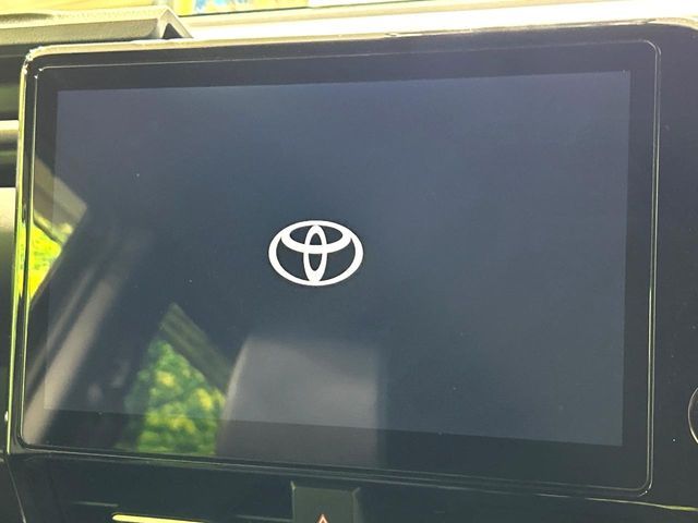 TOYOTA VOXY HYBRID 2023