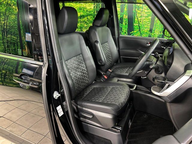 TOYOTA VOXY HYBRID 2023