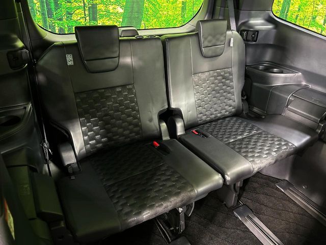 TOYOTA VOXY HYBRID 2023