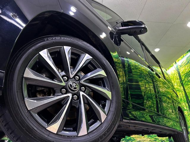 TOYOTA VOXY HYBRID 2023