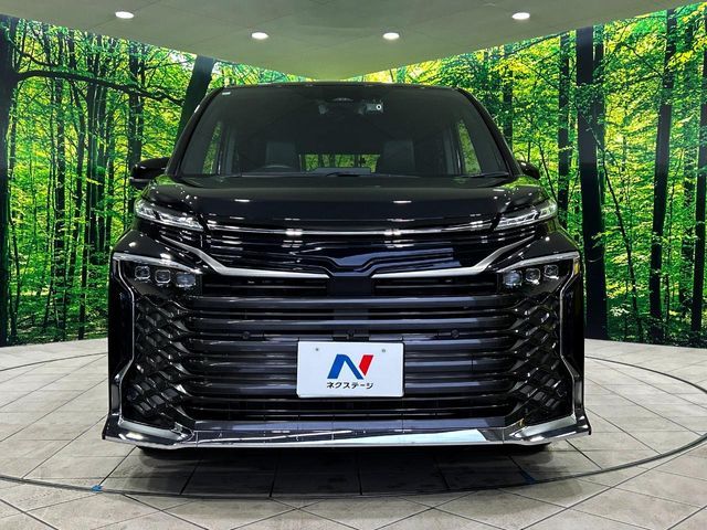 TOYOTA VOXY HYBRID 2023