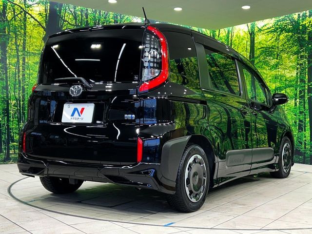 TOYOTA SIENTA HYBRID 2023