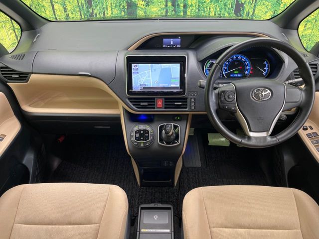 TOYOTA NOAH HYBRID 2014