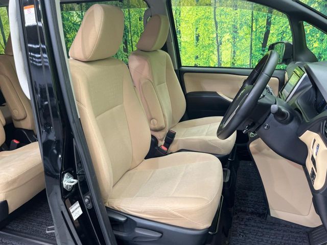 TOYOTA NOAH HYBRID 2014