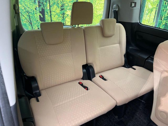 TOYOTA NOAH HYBRID 2014