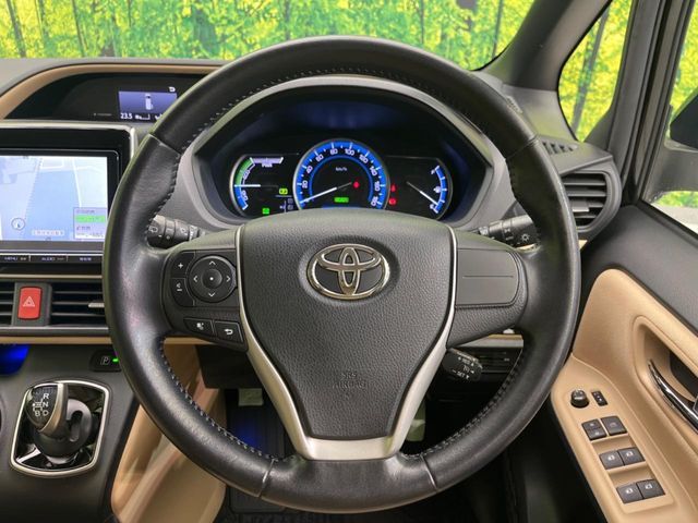 TOYOTA NOAH HYBRID 2014