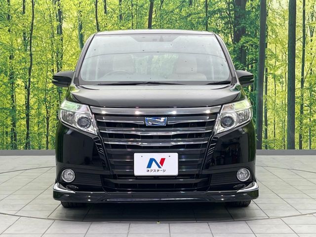 TOYOTA NOAH HYBRID 2014