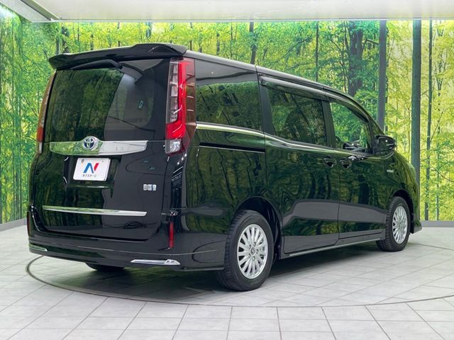 TOYOTA NOAH HYBRID 2014