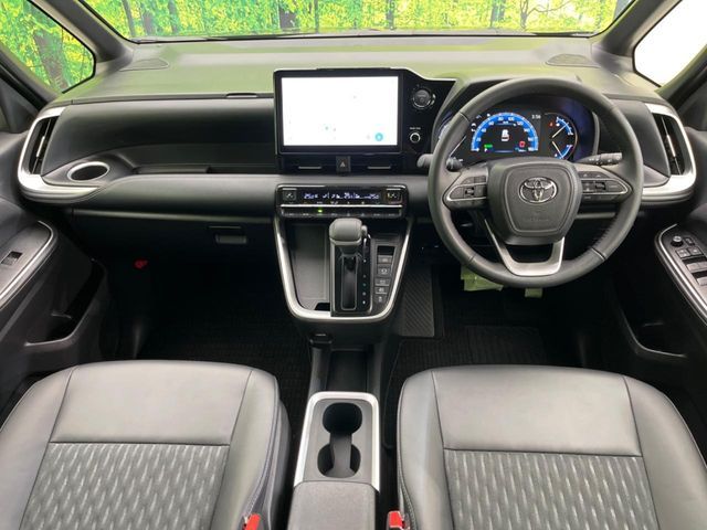 TOYOTA NOAH HYBRID 2024