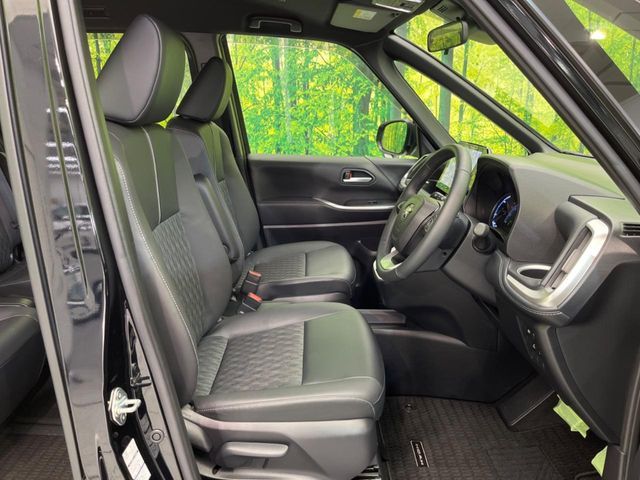 TOYOTA NOAH HYBRID 2024