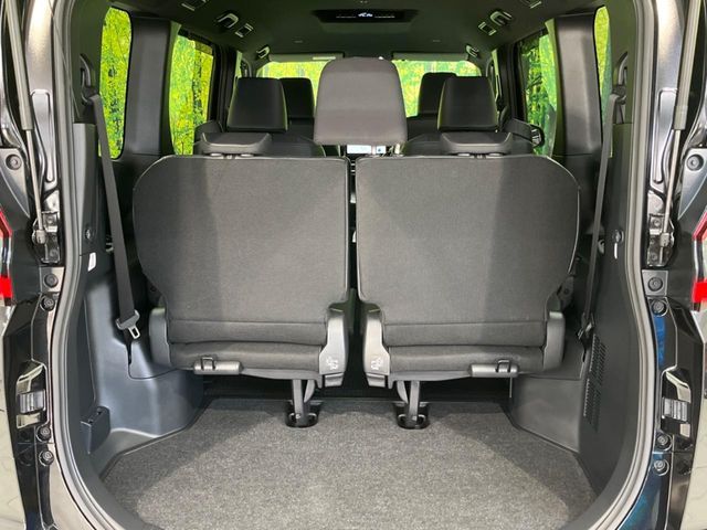 TOYOTA NOAH HYBRID 2024