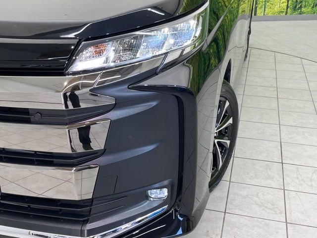 TOYOTA NOAH HYBRID 2024