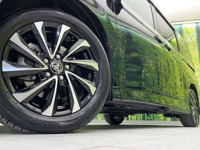 TOYOTA NOAH HYBRID 2024