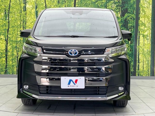 TOYOTA NOAH HYBRID 2024