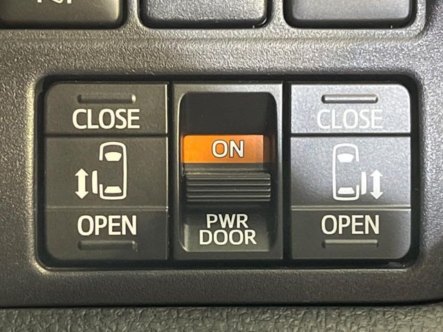 TOYOTA ESQUIRE HYBRID 2017