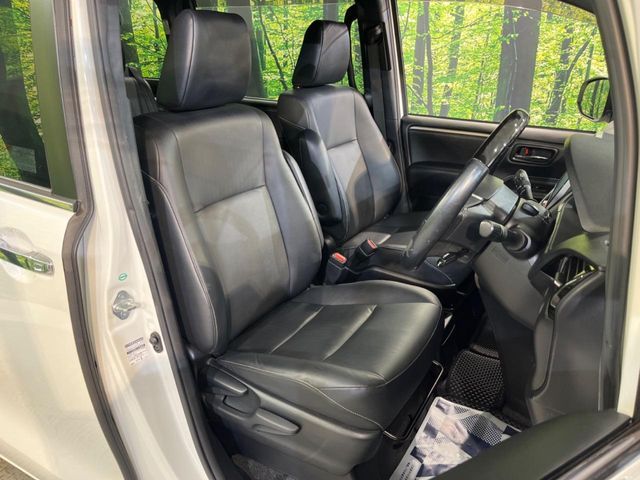 TOYOTA ESQUIRE HYBRID 2017