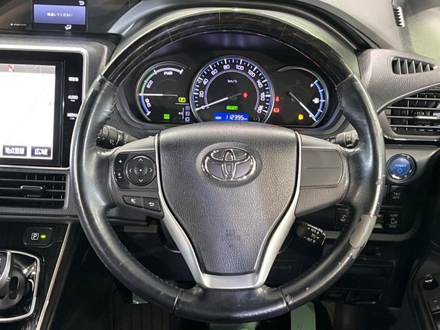 TOYOTA ESQUIRE HYBRID 2017