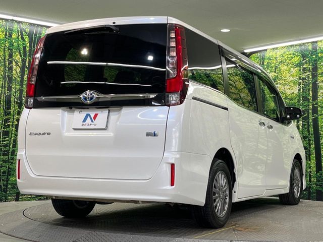 TOYOTA ESQUIRE HYBRID 2017