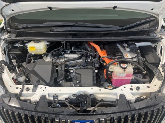 TOYOTA ESQUIRE HYBRID 2017