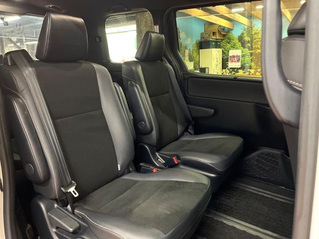 TOYOTA NOAH HYBRID 2020