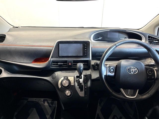 TOYOTA SIENTA HYBRID 2015