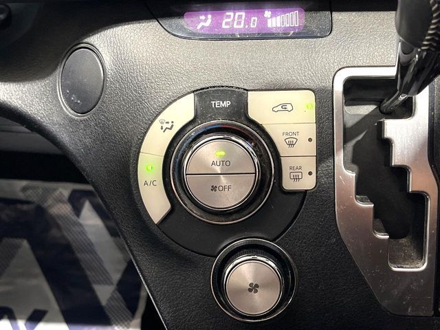 TOYOTA SIENTA HYBRID 2015