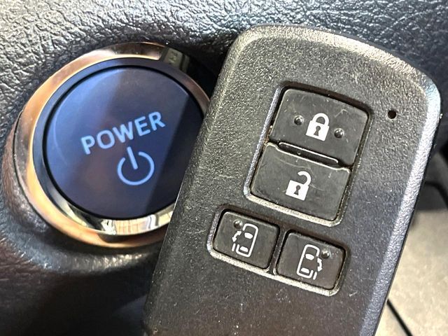 TOYOTA SIENTA HYBRID 2015