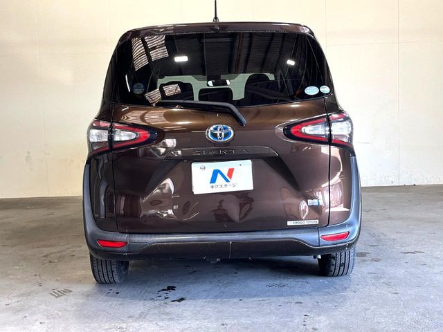 TOYOTA SIENTA HYBRID 2015