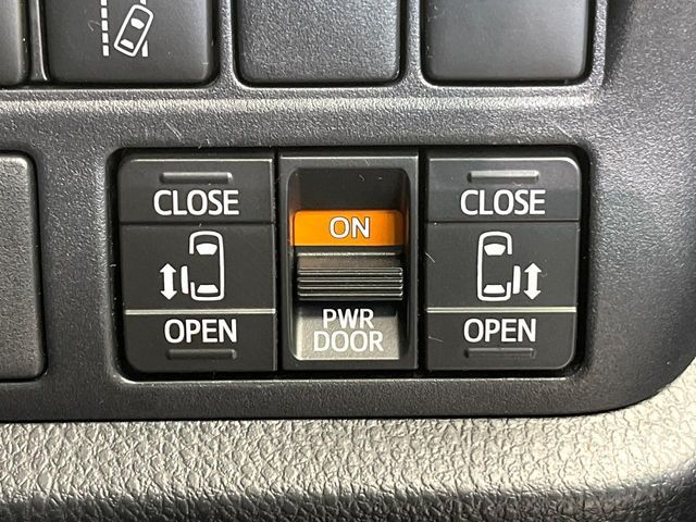 TOYOTA NOAH HYBRID 2019