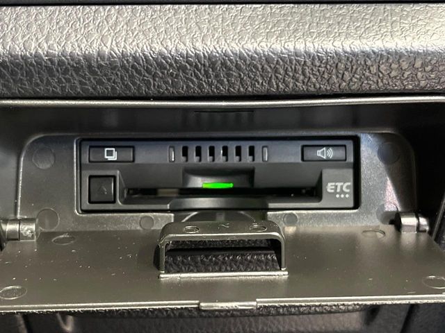 TOYOTA NOAH HYBRID 2019