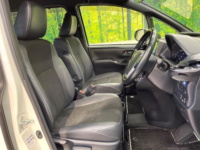 TOYOTA NOAH HYBRID 2019