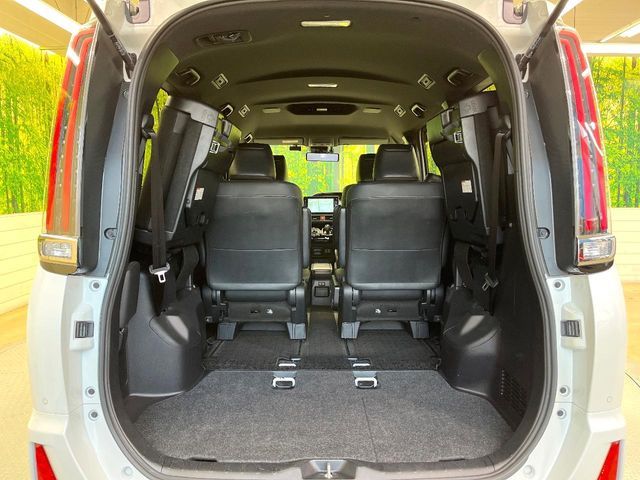 TOYOTA NOAH HYBRID 2019