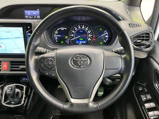 TOYOTA NOAH HYBRID 2019