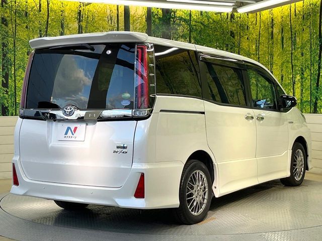 TOYOTA NOAH HYBRID 2019