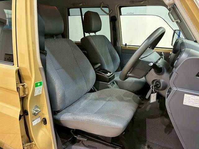 TOYOTA LANDCRUISER van 2015