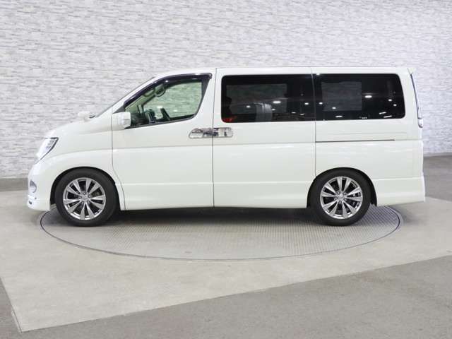 NISSAN ELGRAND 2010