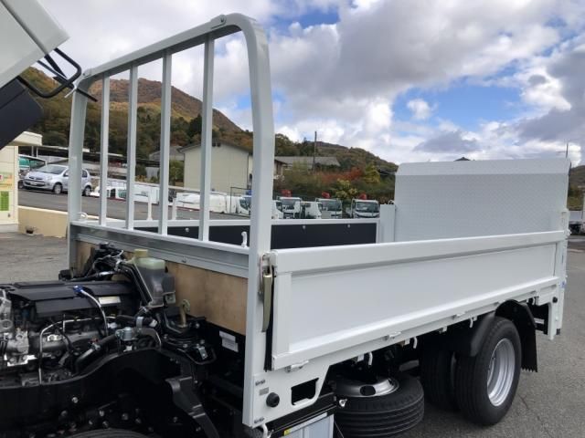 MITSUBISHI CANTER 2025