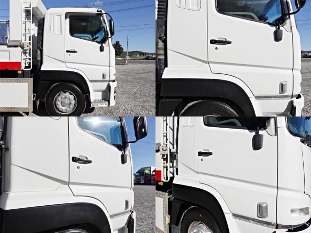 MITSUBISHI FUSOU SUPER GREAT 2014