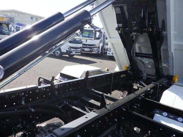 MITSUBISHI FUSOU FIGHTER 2025