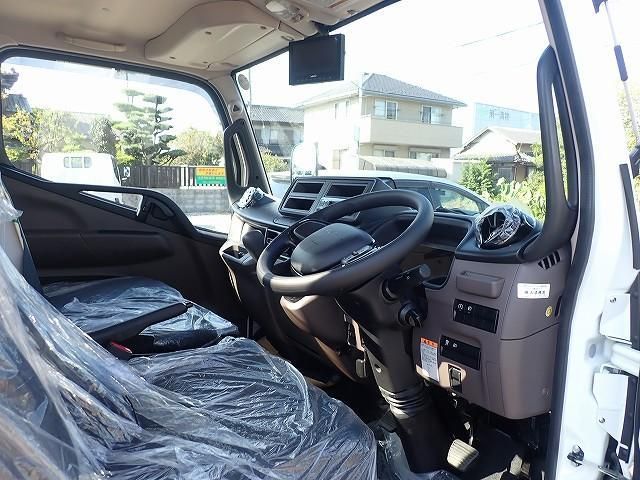 MITSUBISHI CANTER 2025