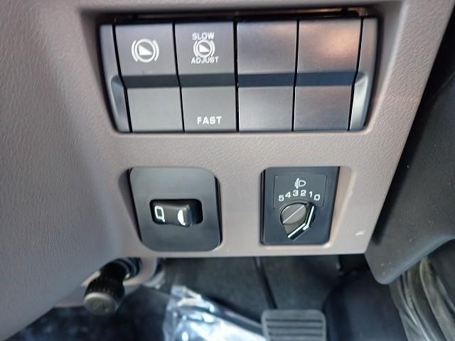 MITSUBISHI CANTER 2025