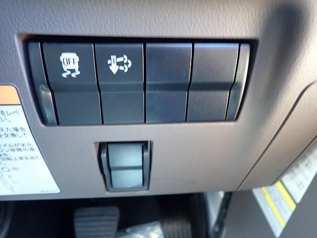 MITSUBISHI CANTER 2025