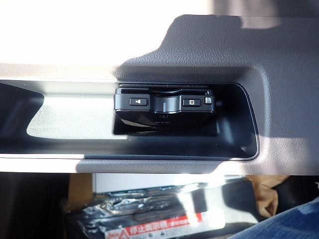 MITSUBISHI CANTER 2025