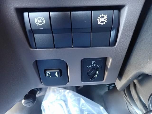 MITSUBISHI CANTER 2025