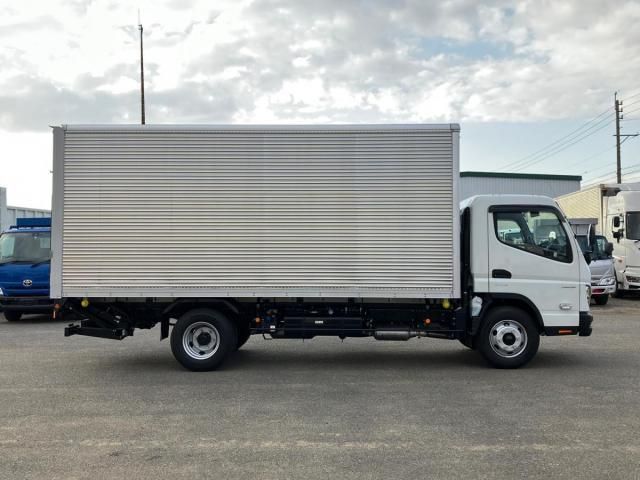 MITSUBISHI CANTER 2025