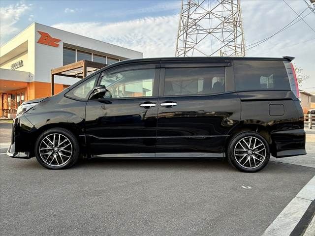 TOYOTA NOAH 2018
