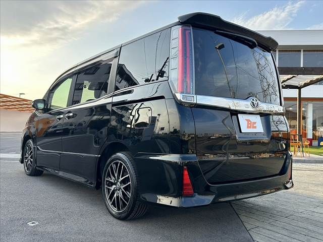 TOYOTA NOAH 2018
