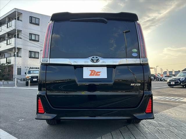 TOYOTA NOAH 2018