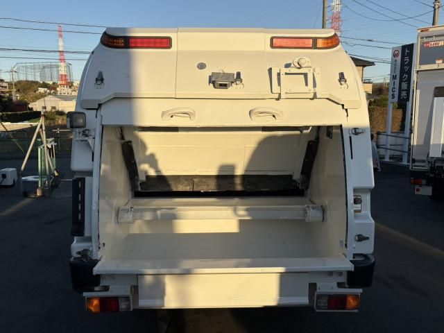 MITSUBISHI CANTER 2015